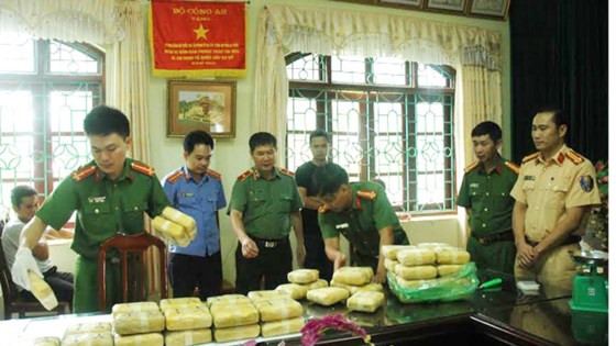 Over 30kg of pink crystal drug seized in Lai Chau ảnh 1
