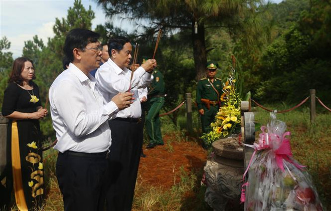 VFF leader pays respect on War Invalids' and Martyrs' Day ảnh 1 VFF leader pays respect on War Invalids' and Martyrs' Day ảnh 1