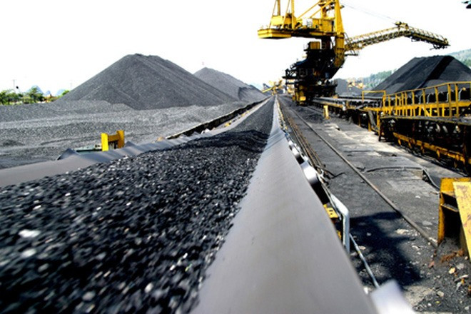 Coal piles up as domestic firms prefer imports ảnh 1