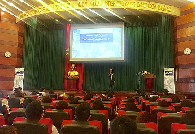 Mock youth parliament promotes youngsters’ role in lawmaking process ảnh 1 Mock youth parliament promotes youngsters’ role in lawmaking process ảnh 1