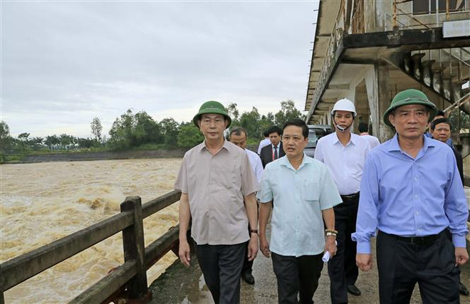 President Tran Dai Quang visits storm-hit families ảnh 1 President Tran Dai Quang visits storm-hit families ảnh 1