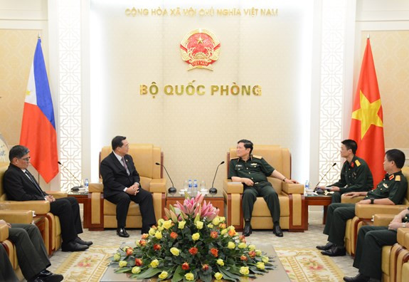 Vietnam treasures ties with Philippines: Defence Minister ảnh 1