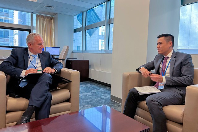 Vietnam discusses priorities with President of UNGA’s 77th session ảnh 1