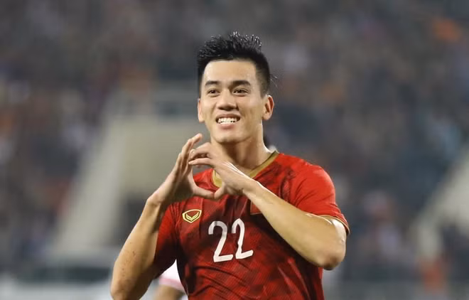 FIFA praises Vietnamese striker Linh ảnh 1