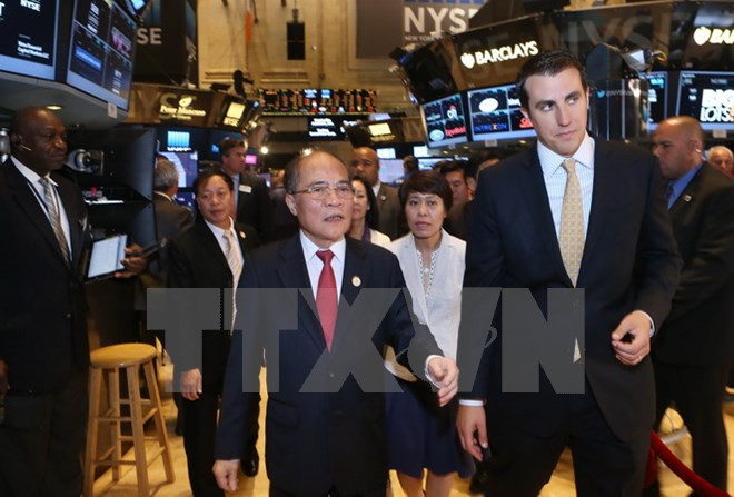 Top legislator visits New York Stock Exchange ảnh 1 Top legislator visits New York Stock Exchange ảnh 1