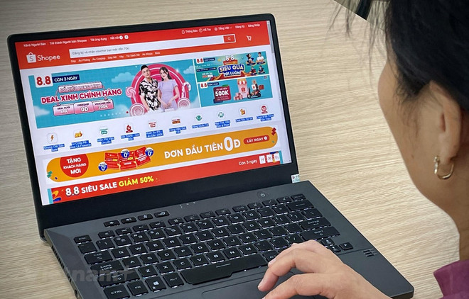 Foreign e-commerce floors must supplement business licenses before January 1 ảnh 1