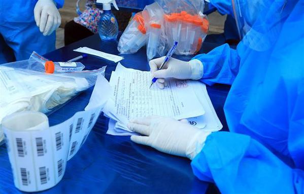 Hanoi intensifies COVID-19 control measures amid rising infections ảnh 2