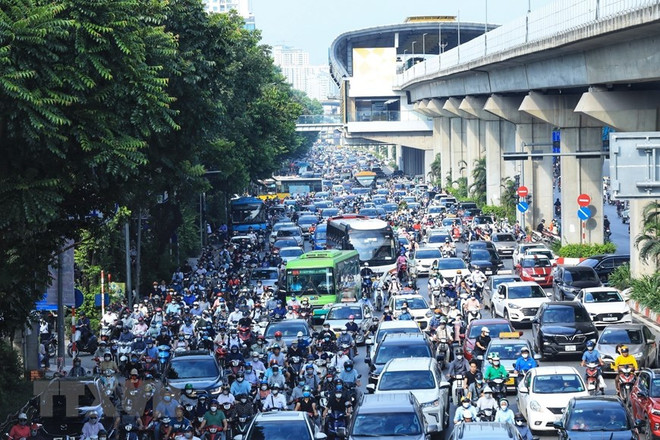 Restricting personal vehicles and promoting public transport key solutions for traffic safety ảnh 1