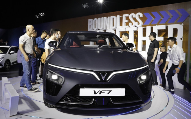 VinFast kicks off EV exhibition series ảnh 1