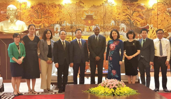 UNESCO to accompany Hanoi in cultural heritage conservation: Official ảnh 2