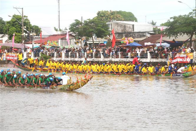 Diversity of festivals demonstrates freedom of religion in Vietnam ảnh 2