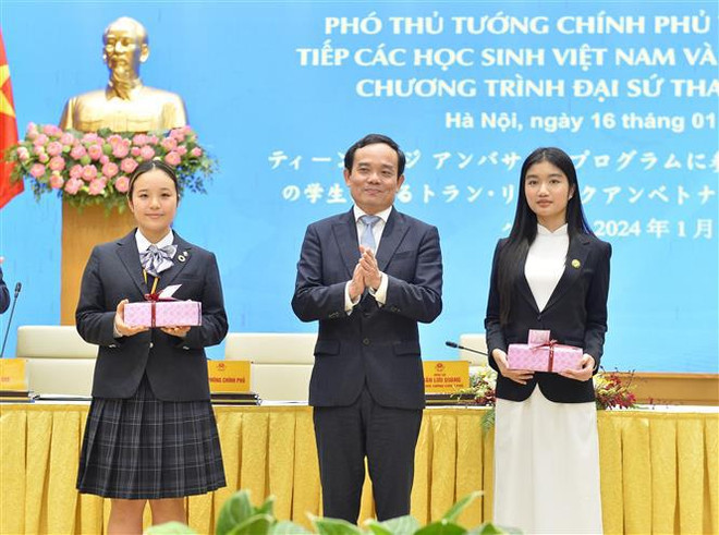 Deputy PM receives Vietnamese, Japanese students ảnh 1 Deputy PM receives Vietnamese, Japanese students ảnh 1