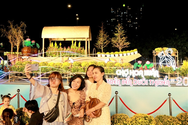 HCM City floating flower fair to celebrate Tet ảnh 1 HCM City floating flower fair to celebrate Tet ảnh 1