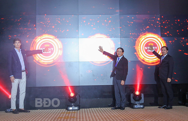 Vietnam-Binh Dinh Formula 1 powerboat racing team makes debut ảnh 1