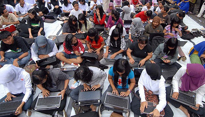 Indonesia improves digital literacy for people ảnh 1