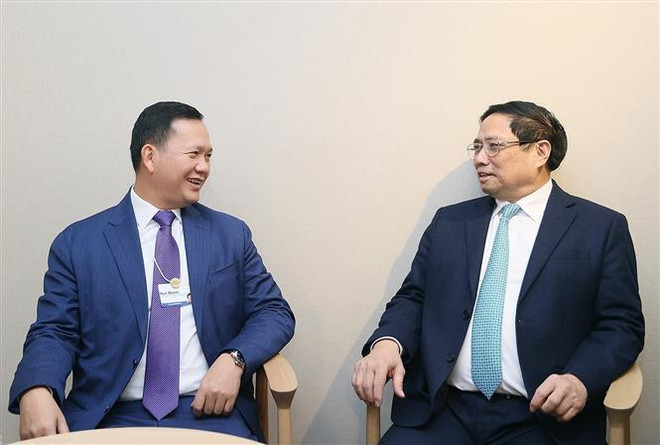 PM busy with bilateral meetings on WEF-54 sidelines in Davos ảnh 1