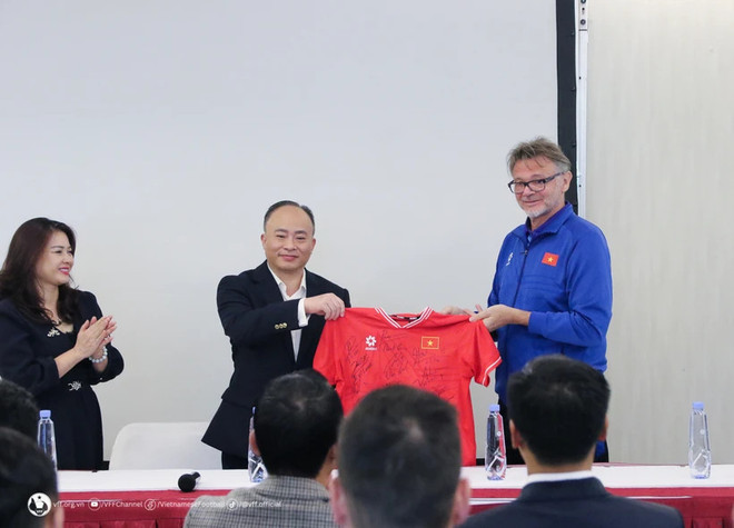 Embassy offers support to Vietnamese players at Asian Cup finals ảnh 1 Embassy offers support to Vietnamese players at Asian Cup finals ảnh 1