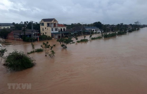 UK donates 500,000 GBP to support flood victims in central region ảnh 1