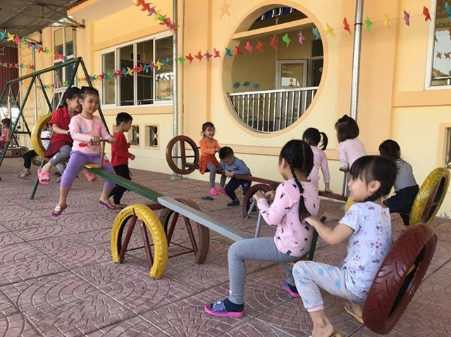 Children enjoy toys made of old tyres in Hai Duong ảnh 1