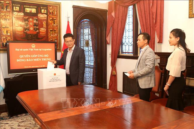 More aid sent to flood survivors in central Vietnam from overseas ảnh 1 More aid sent to flood survivors in central Vietnam from overseas ảnh 1