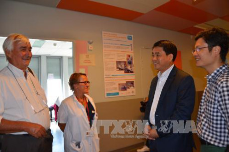 Hanoi inks health care cooperation deal with Paris ảnh 1