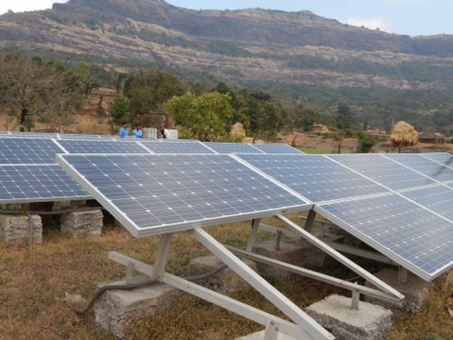 Lao government advised to boost renewable energy investment ảnh 1