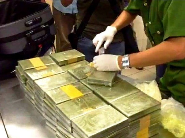 Large cross-border drug trafficking ring raid ảnh 1