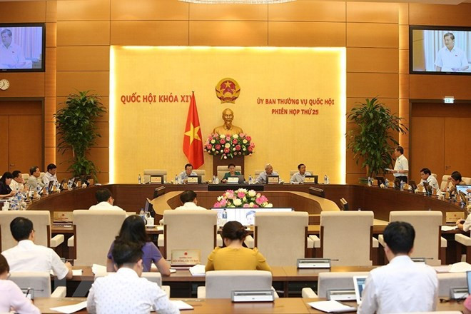 NA Standing Committee debate environmental protection taxes ảnh 1