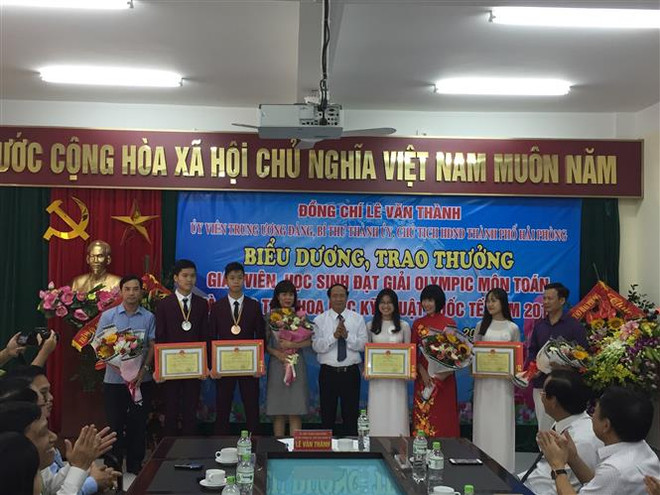 Hai Phong honours brainy students ảnh 1 Hai Phong honours brainy students ảnh 1