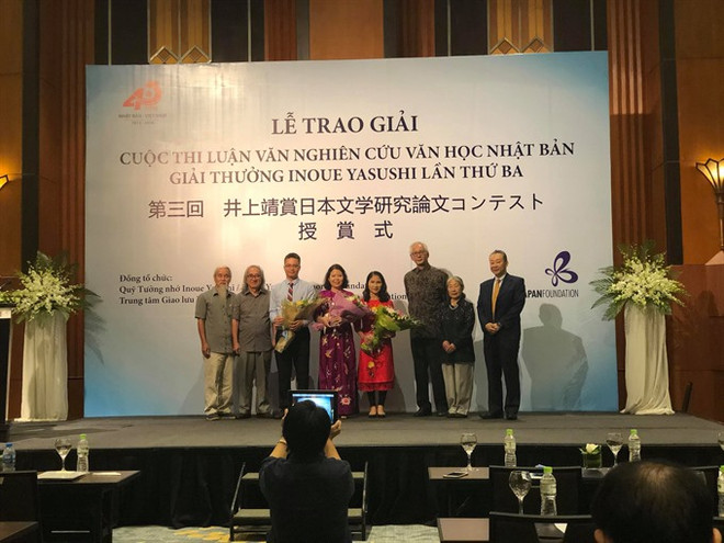 Japanese literature researchers honoured ảnh 1