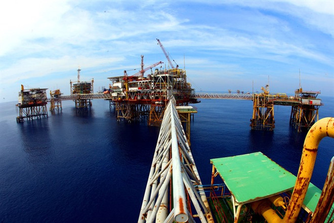 Oil, gas output exceeds six-month targets ảnh 1 Oil, gas output exceeds six-month targets ảnh 1