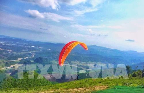 Quang Ninh: National paragliding contest kicks off ảnh 1 Quang Ninh: National paragliding contest kicks off ảnh 1