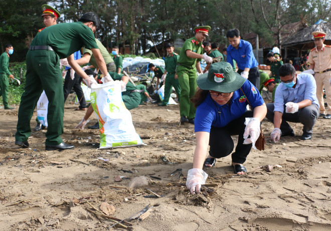 Tourism sector promotes environmental protection ảnh 1