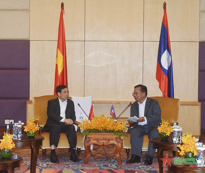 Defence Minister Giang meets Lao, Japanese, Cambodian counterparts on sidelines of ADMM-16 ảnh 2 Defence Minister Giang meets Lao, Japanese, Cambodian counterparts on sidelines of ADMM-16 ảnh 2