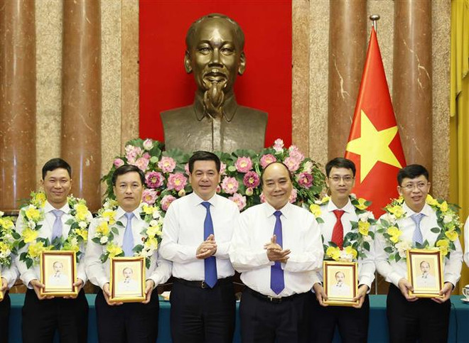 State leader praises outstanding workers in oil, gas sector ảnh 2 State leader praises outstanding workers in oil, gas sector ảnh 2