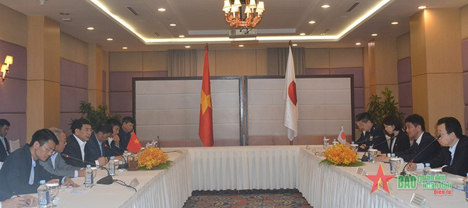 Defence Minister Giang meets Lao, Japanese, Cambodian counterparts on sidelines of ADMM-16 ảnh 1 Defence Minister Giang meets Lao, Japanese, Cambodian counterparts on sidelines of ADMM-16 ảnh 1