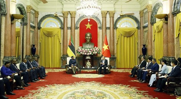 President hosts Mozambican Assembly President in Hanoi ảnh 2