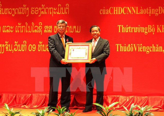 Laos recognises Vietnamese official’s efforts with Issara Order ảnh 1