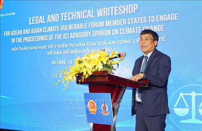 Writeshop spotlights proceedings of ICJ’s advisory opinion on climate change ảnh 2