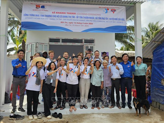 US volunteers carry out social security activities in Ben Tre ảnh 1 US volunteers carry out social security activities in Ben Tre ảnh 1