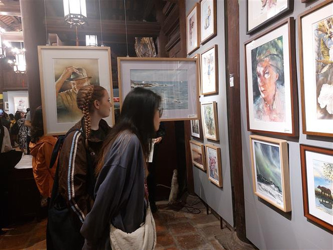 Vietnam’s largest-ever watercolour painting exhibition opens in Hanoi ảnh 1