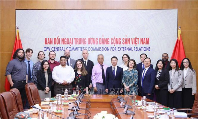US Communist Party delegation visits Vietnam ảnh 1 US Communist Party delegation visits Vietnam ảnh 1
