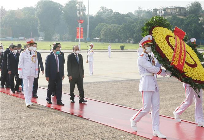 Leaders commemorate President Ho Chi Minh on National Day ảnh 1