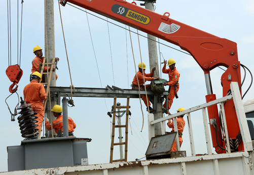 EVN works to ensure electricity for dry season ảnh 1