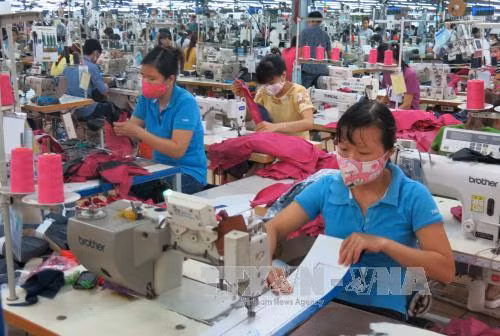 Vietnam foresees continued trade deficit in 2016 ảnh 1