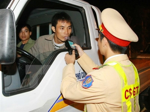 Traffic violators face stricter penalties ảnh 1
