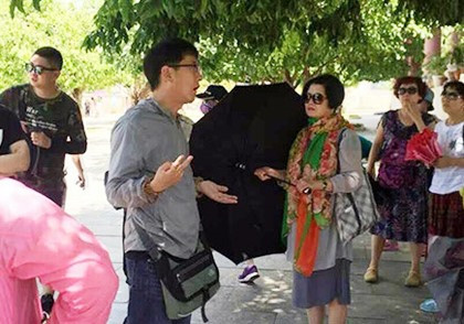 Da Nang tackles foreign tour guides ảnh 1 Da Nang tackles foreign tour guides ảnh 1