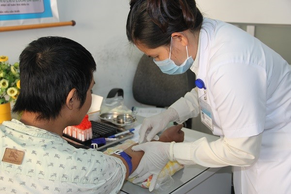 Cheaper ARV drugs offer better access for HIV patients ảnh 1