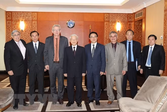 CPV General Secretary meets with leader of French Communist Party ảnh 1