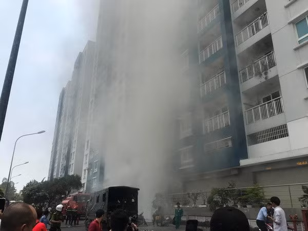 PM directs settlement of HCM City apartment building fire ảnh 1